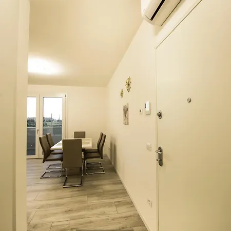 Queen Luana Апартаменты Местре